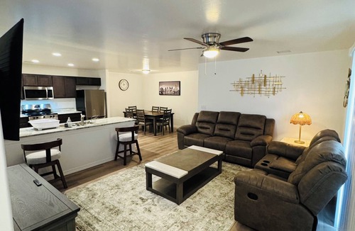Kingman House | 3 bedroom house with AC in charming Kingman Near The Hospital Top restaurants