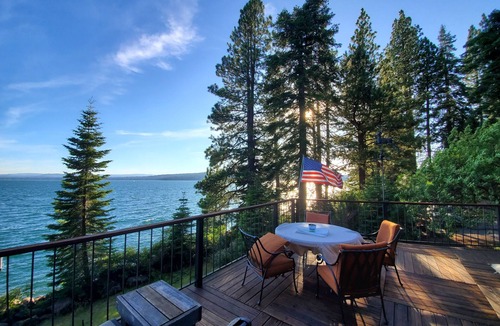 Westwood Cabin | 3-bedroom lakefront pet-friendly cabin in Lake Almanor with private dock