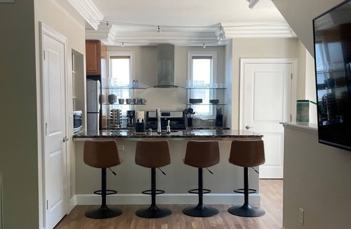 Downtown Sacramento Villa | 3 bedroom LOVE VILLA Midtown, Romantic Getaway or Famil Retreat