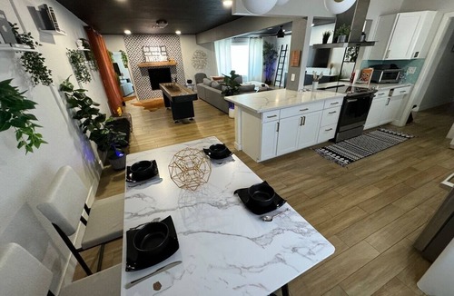 Winchester House | 3-bedroom Mid Century house in amazing Las Vegas with WiFi, AC. Book now!