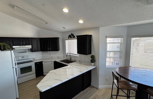 Snowbird Condo | 3-bedroom top-floor condo near Wasatch Mountain trails with clubhouse amenities