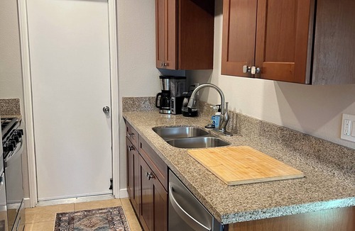 San Luis Rey House | 3 bedroom twin home 5 miles to beach, 2 miles to Camp Pendleton in Oceanside