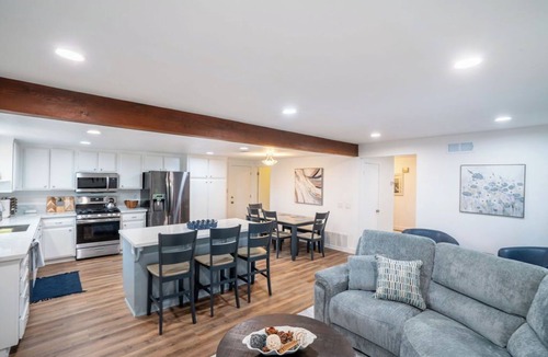 Vista House | 3-bedroom vacation home 16 minutes from LEGOLAND® California