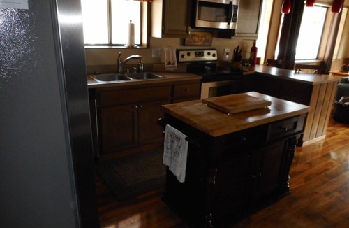 Pla-Vada Woodlands Cabin | 3 BR+loft, fam. rm., 2 bth, lg deck, close to major ski areas, trails, history.