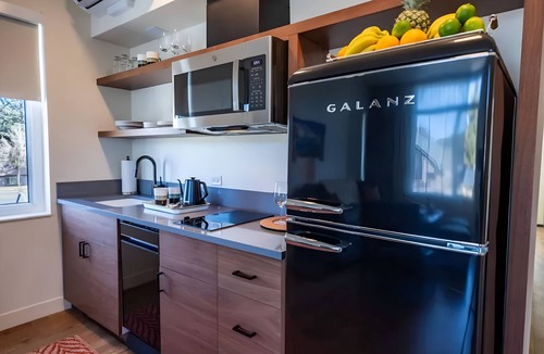 Mammoth Lakes Hotel | 3 Family Alpine Units with Pool Access Near Mammoth Mountain & Scenic Trails