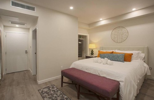 Bankers Hill House | 3 Floor TownHouse Next to Downtown Max 12 sleepers