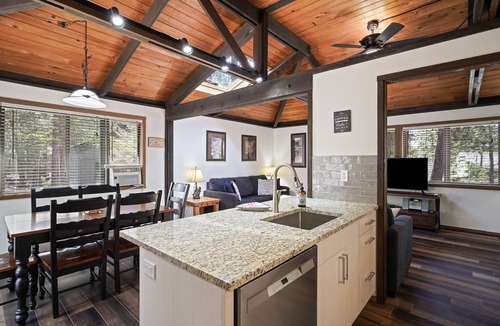 Sunriver House | 3 Killdeer - Remodeled! Close to Village, SHARC Passes, Hot Tub, Bikes, Luxury Linens