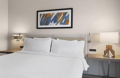 Albuquerque Hotel | 3 King Bed Units | Pool & Dining, Fitness & Breakfast Included