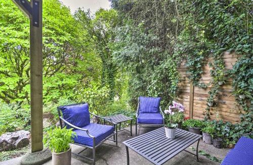 Lair Hill Apartment | 3 Mi to Downtown Portland: Lush Flat w/Fire Pit