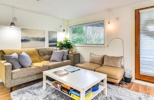 Lair Hill Apartment | 3 Mi to Downtown Portland: Lush Flat w/Fire Pit