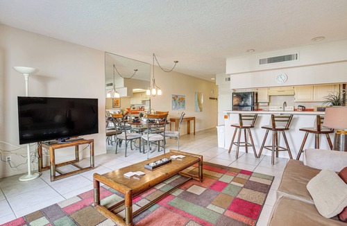 Twin Palms Condo | 3 Mi to Dtwn Palm Springs: Condo w/Pool Access!