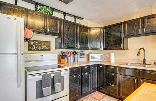 Page Cottage | 3 Mi to Glen Canyon Dam: Home w/Fenced Yard