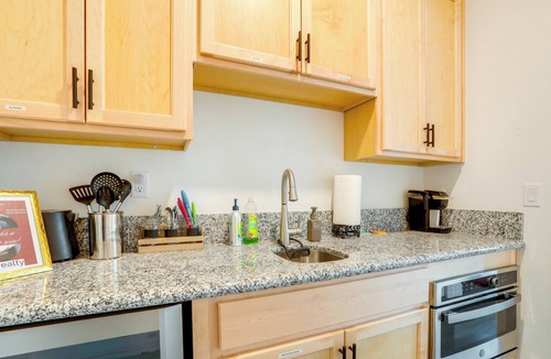 Roseville Apartment | 3 Mi to Golf & Shopping: Cozy Roseville Studio