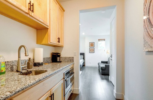 Roseville Apartment | 3 Mi to Golf & Shopping: Cozy Roseville Studio