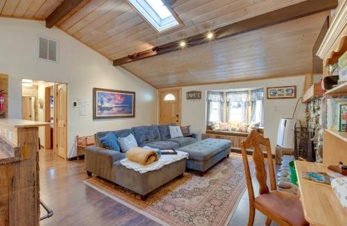 Lower Kingsbury House | 3 Mi to Heavenly Mountain Resort: Home w/Deck