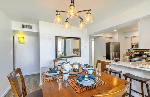 Scottsdale Lodge Apartment | 3 Mi to Old Town: Scottsdale Condo w/Pool & Lake