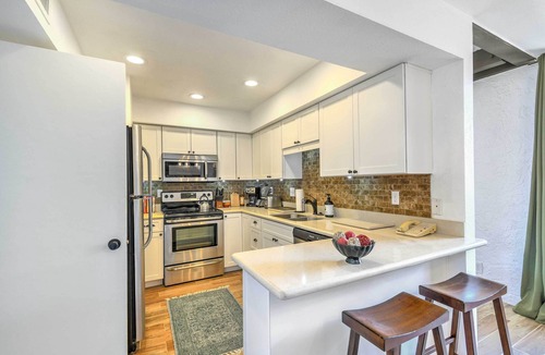 Scottsdale Lodge Apartment | 3 Mi to Old Town: Scottsdale Condo w/Pool & Lake
