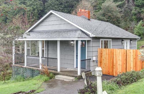 Gardiner House | 3 Mi to Reedsport: Home w/Umpqua River Views