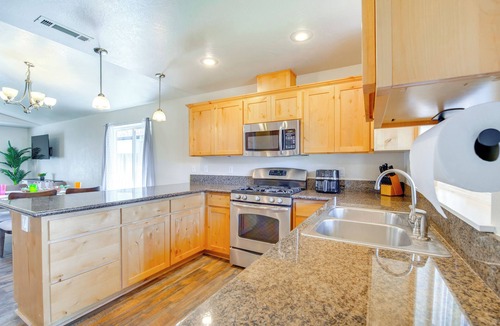 Grants Pass Cottage | 3 Mi to Riverside Park: Grants Pass Getaway!