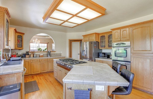 Eureka House | 3 Mi to Sequoia Park Zoo: Spacious Home w/Sunroom
