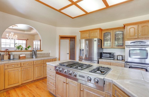 Eureka House | 3 Mi to Sequoia Park Zoo: Spacious Home w/Sunroom