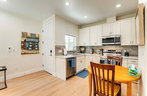 Davis Apartment | 3 Mi to UC Davis: Retreat w/Furnished Patio!