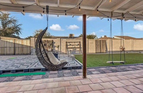 Scottsdale Estates Nine House | 3 minutes to Old Town Scottsdale! 2 Master Bedrooms!