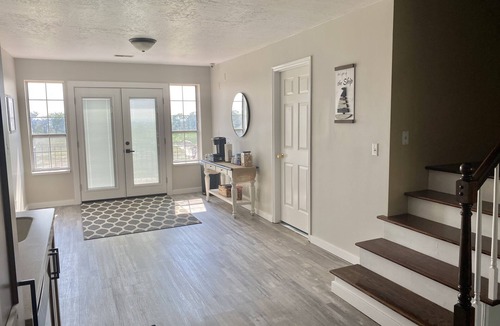 Emery County House | 3 queen beds with Jacuzzi tub and private bath, TV and walk-in closet & Mt. View