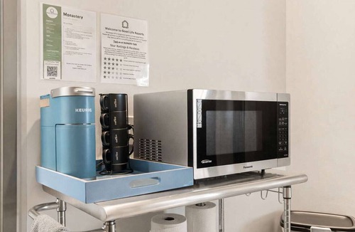 Stockton Hotel | 3 Resort Suites with kitchen + Event Space Access