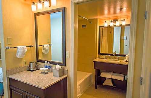 Modesto Hotel | 3-Star Hotel ∙ DoubleTree by Hilton Modesto