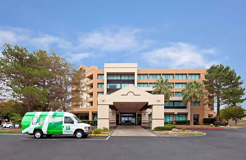 Palmdale Hotel | 3-Star Hotel ∙ Holiday Inn Palmdale-Lancaster, an IHG Hotel