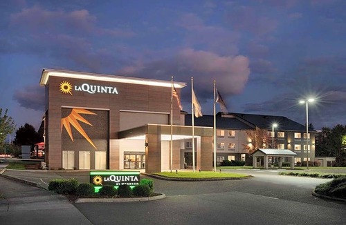 Springfield Hotel | 3-Star Hotel ∙ La Quinta Inn & Suites by Wyndham Springfield