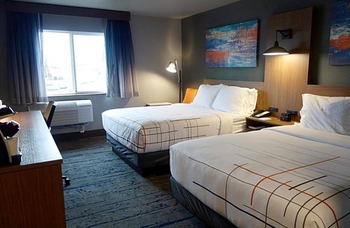 Springfield Hotel | 3-Star Hotel ∙ La Quinta Inn & Suites by Wyndham Springfield