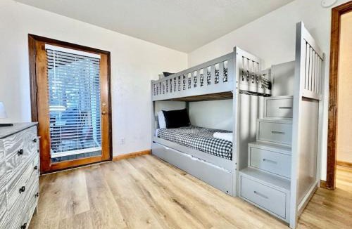 Country Club Estates House | 3-Story Winter Wonderland