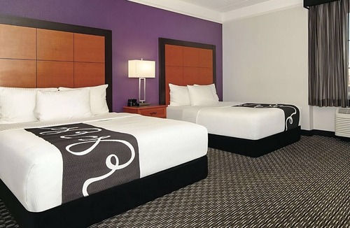 Guasti Hotel | 3 x 2 Double Beds Room at La Quinta Inn & Suites by Wyndham Ontario Airport