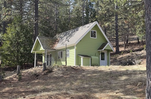 Weed Cabin | 30 Night Minimum, Shasta View Chalet