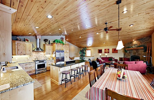 Truckee House | 300’ to Tahoe Donner Ski Area! Tahoe Donner Delight - Perfect for Families