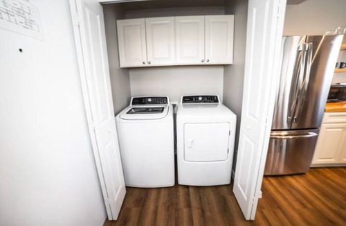 Southside Apartment | 302 - The Lofts, by Flagtown, 1 bed,1bath, community hot tub!