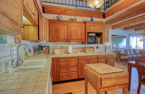 Avalon House | 302CL: Spacious Two Story Home, Balcony and Roof Top, 2 Blocks to Beach, Restaur