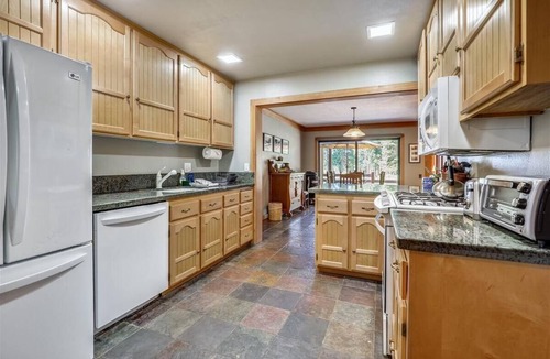 Tahoe City Condo | 31 Night- Pet-Friendly Bluff Unit: Panoramic Lake Views & Trailside Living