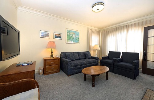 Avalon House | 316CA Lower: Well Cared Home, Lower Half of Duplex, 2.5 Blocks from Downtown, WI