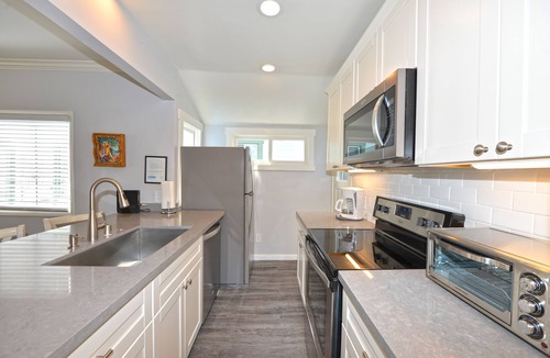 Avalon House | 323CE: Two Story Family Home w/Large Deck, WIFI, Close to Beach, Mtn Views - 32