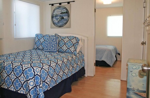 Avalon House | 323E: Budget-friendly Avalon Cottage on Eucalyptus Street. Includes A/C and only