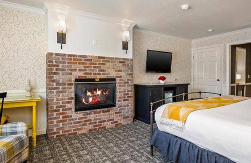 San Luis Obispo House | 325 m² Farmhouse ∙ 127 guests