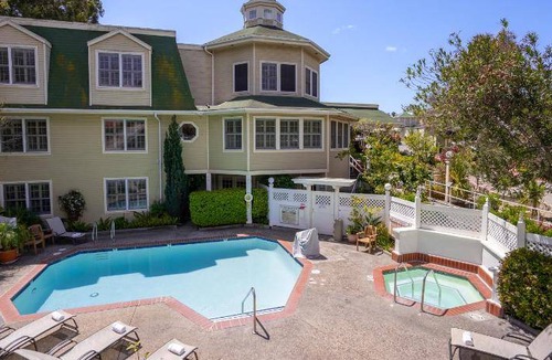 San Luis Obispo House | 325 m² Farmhouse ∙ 127 guests