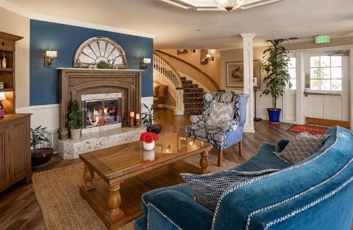 San Luis Obispo House | 325 m² Farmhouse ∙ 127 guests