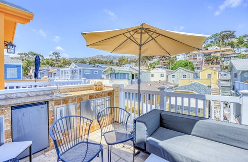 Avalon House | 334E: Sprawling House on Popular Eucalyptus Str, Stone Tile Floors, Updated Kitc