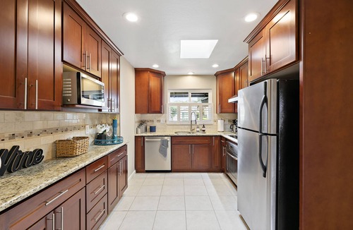 Santa Clara House | 3B SFH, Comfy Beds, King RM, Yard, Fast WiFi and AC, Near Levi's