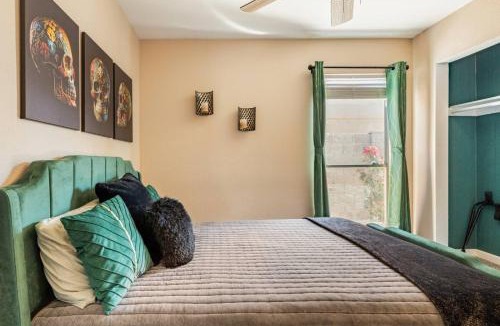 Glendale House | 3B with pool for groups near stadium and entertainment