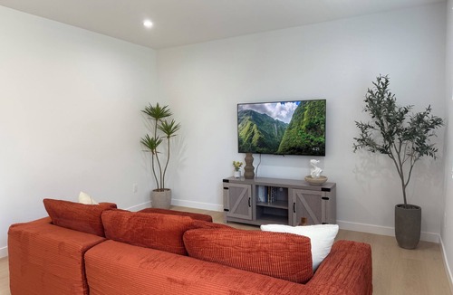 Valinda House | 3B2.5B Brand new Modern Spacious Hlf Hr Disneyland